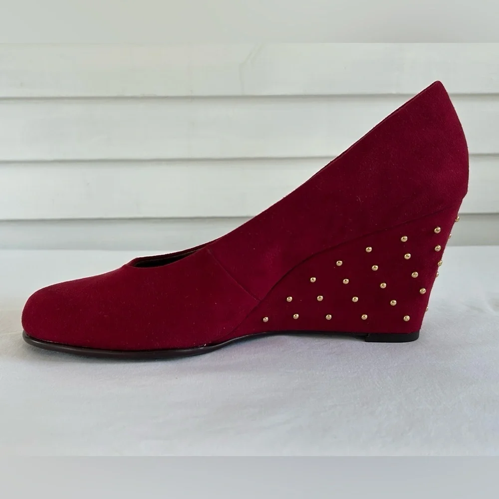 AEROSOLES Burgundy Wedges with Gold‎ Accents Sz 10